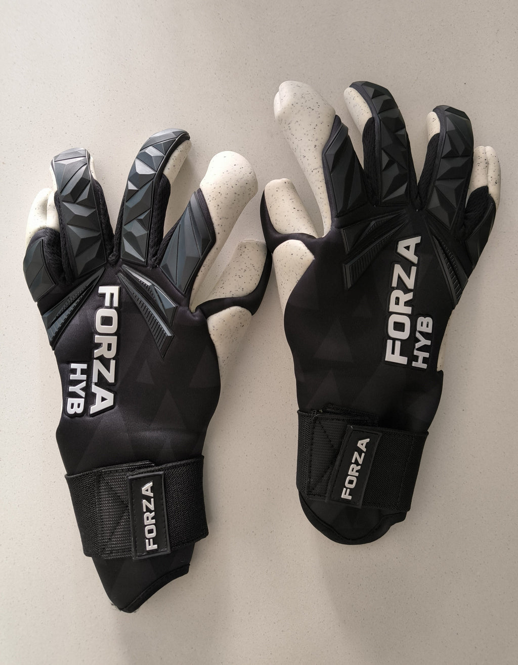 Guantes de arquero Forza HYB - Profesional, con envoltura de látex de cuarzo de 0.157 in en el pulgar