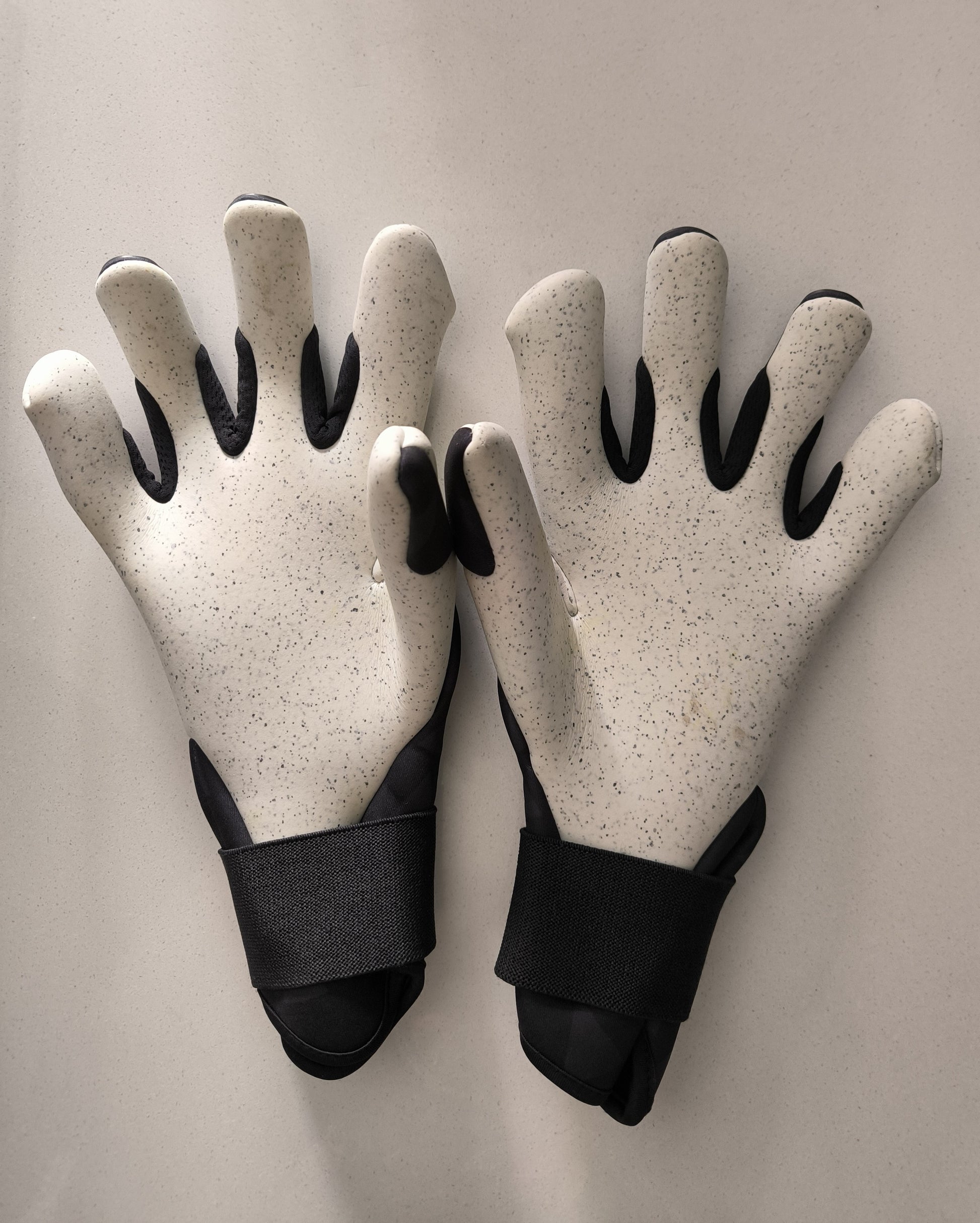Guantes de arquero Forza HYB - Profesional, con envoltura de látex de cuarzo de 0.157 in en el pulgar