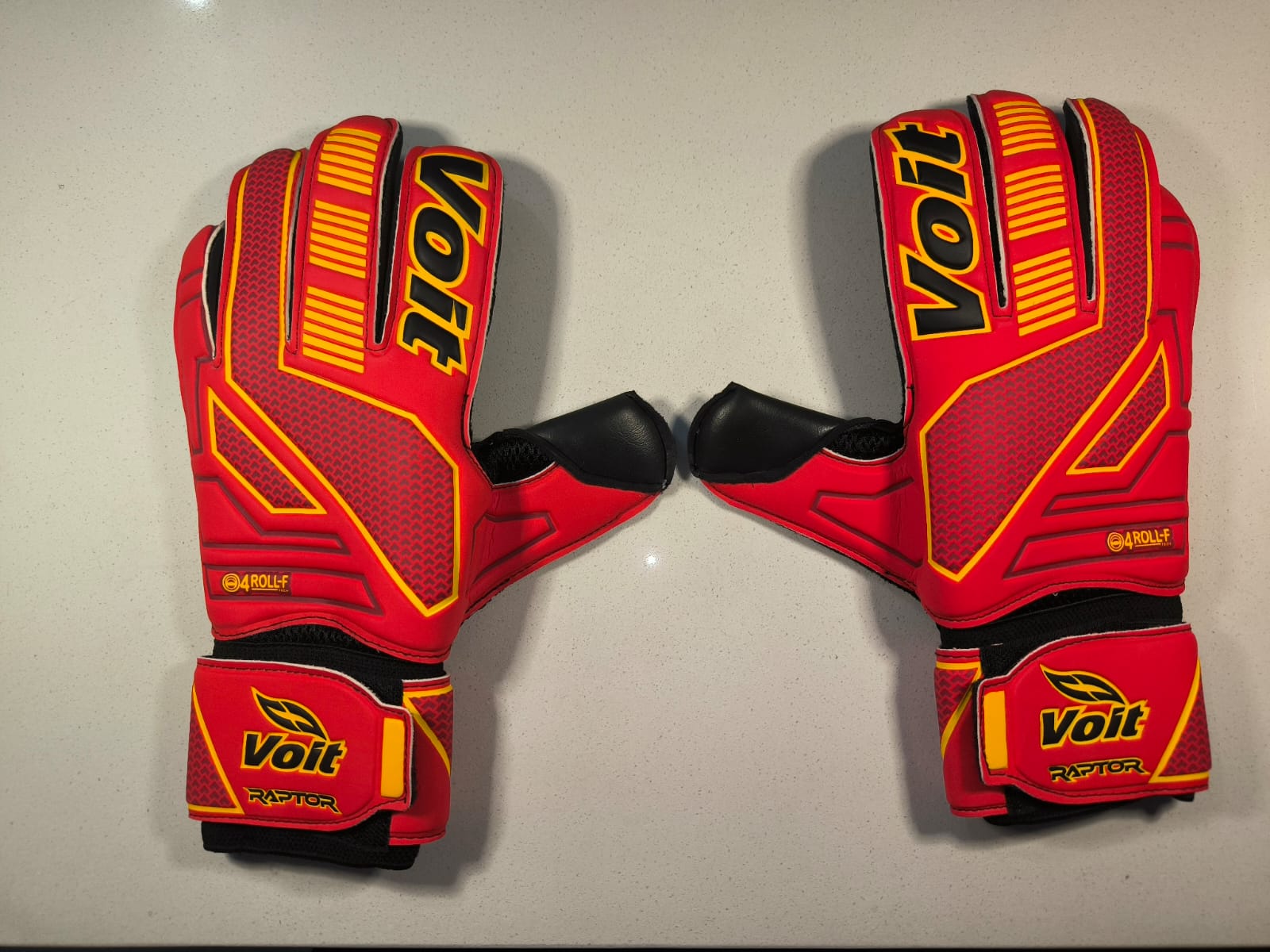 Voit Raptor Elite – Guantes para Arquero | Diseño Rojo/Negro, Alta Comodidad y Protección