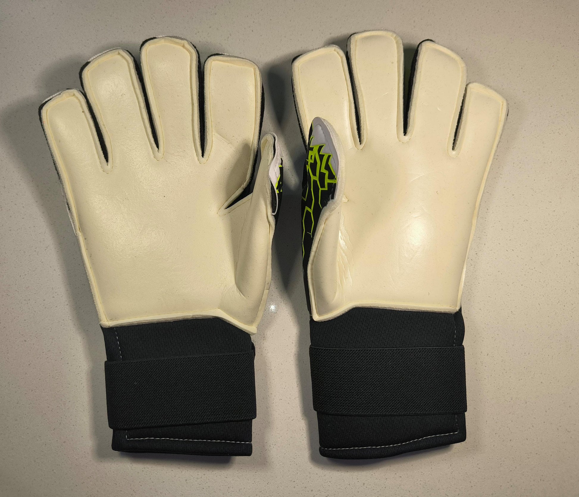 WVVOU Guantes de Portero para Fútbol - Seguros, Resistentes y con Agarre firme
