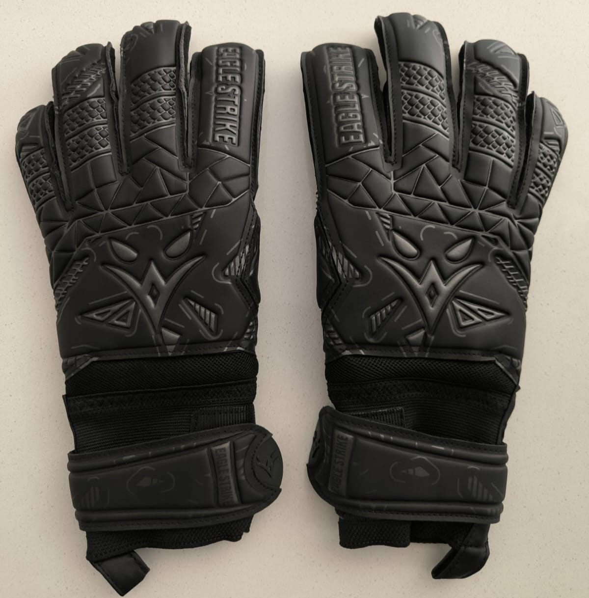EAGLE STRIKE, Protección para Dedos, Látex Alemán Giga Grip 4mm, Nivel Profesional