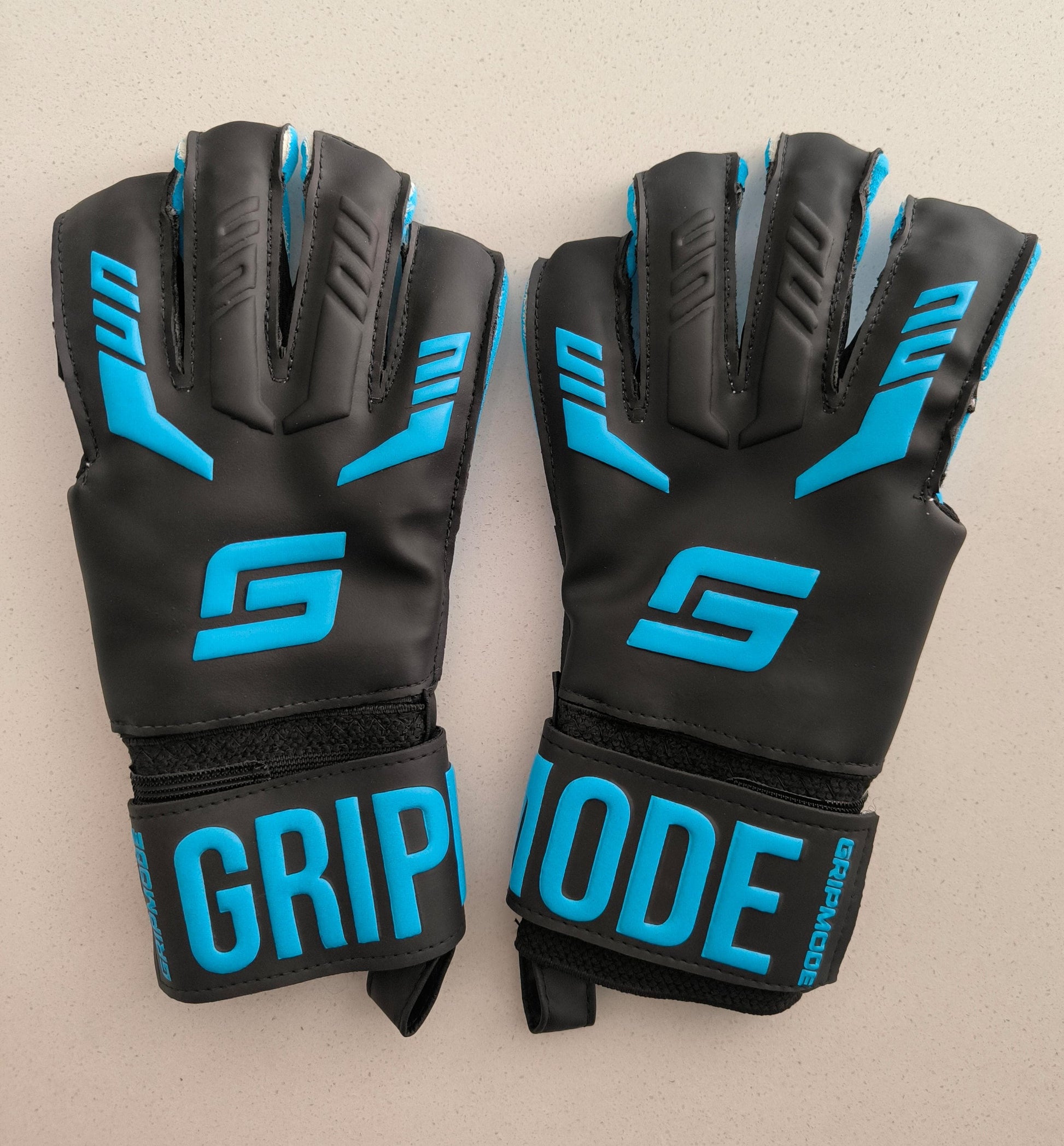 GRIPMODE Guantes de Portero para Niños – Aqua Azul | Protección con Fingersave, Agarre Profesional y Látex de Alto Rendimiento