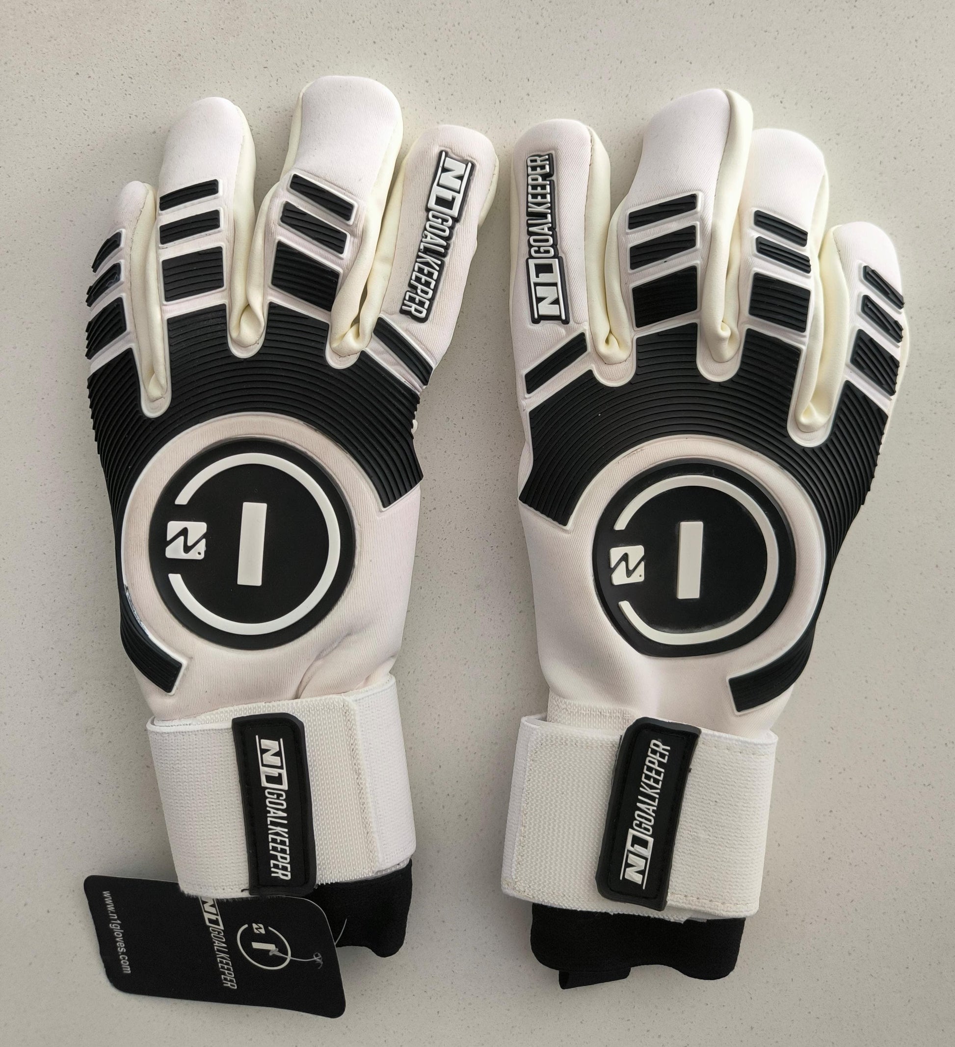 N1 Goalkeeper Scorpius SSG Pro – Guantes de Portero Profesionales Rosa | Corte Negativo y Látex Alemán Antideslizante para Máximo Rendimiento