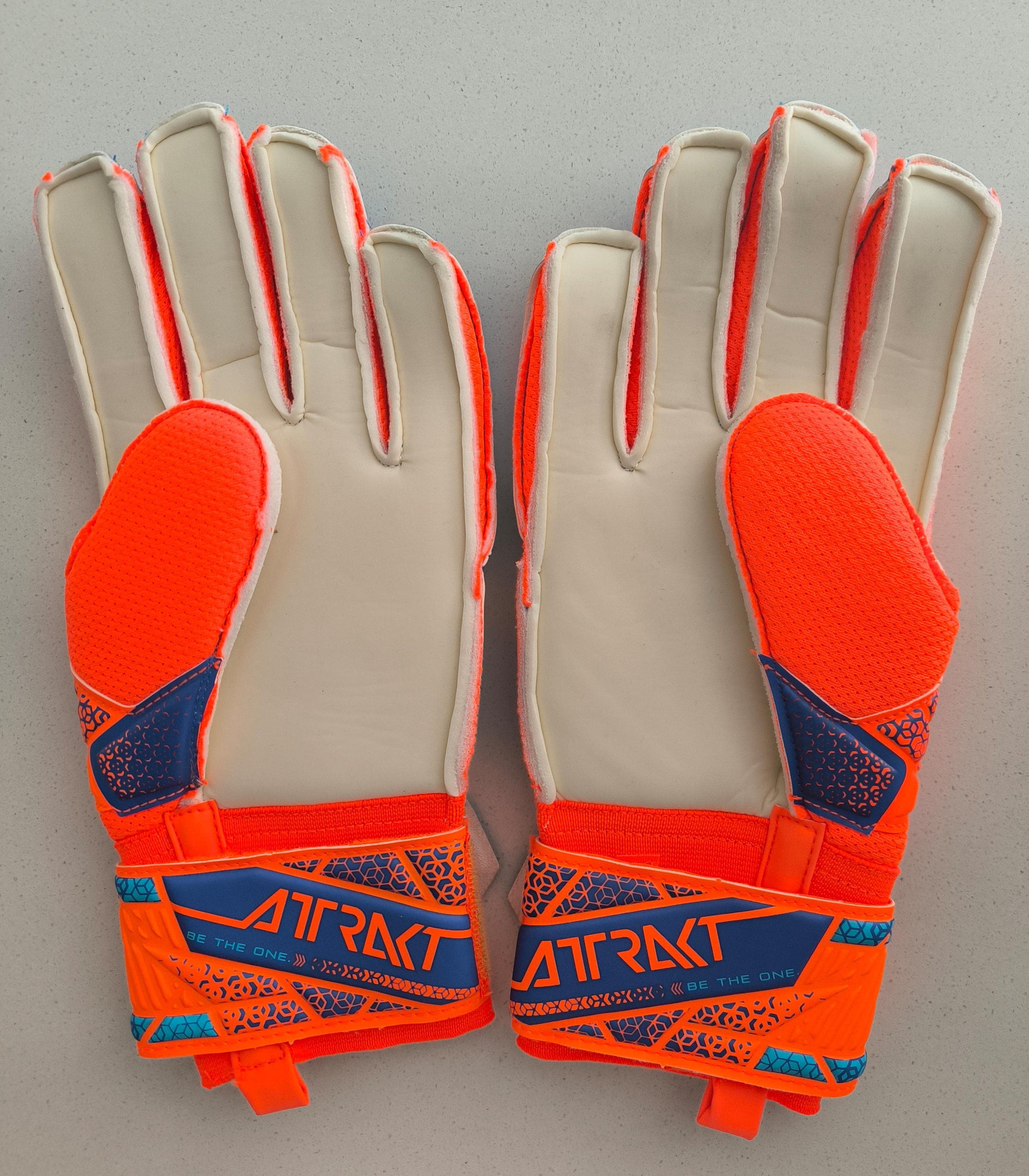 Reusch Attrakt – Guantes de Portero Juvenil, Transpirables y Duraderos, Para Césped Artificial y Superficies Duras, Niños y Jóvenes, Color Amarillo de Seguridad/Azul Futuro